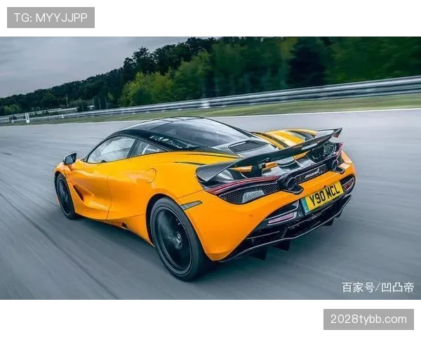 唐佳豪这生活简直让人看不懂，训练结束直接开豪车回家？