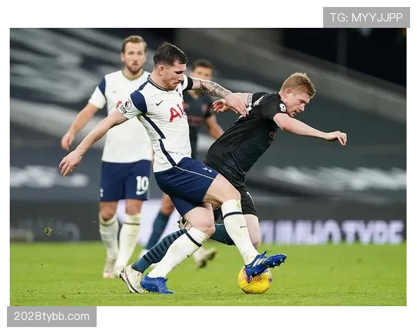 奥斯梅恩与凯恩：冲击型中锋与全能支点的战术角色差异