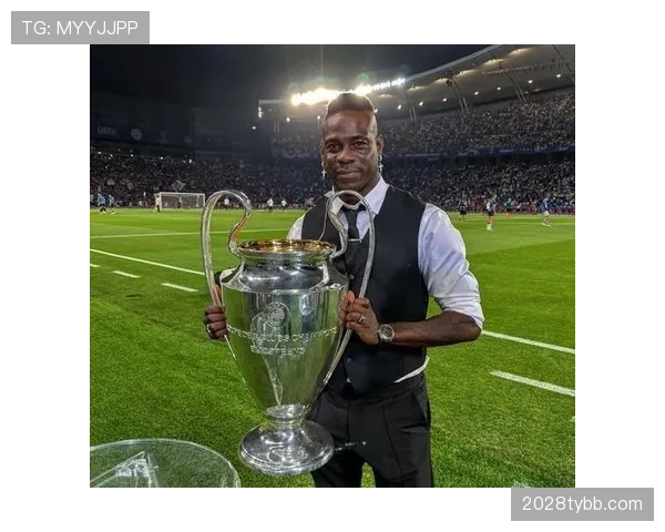 巴洛特利又在更衣室放烟花？这人到底怎么花掉上亿欧元的……