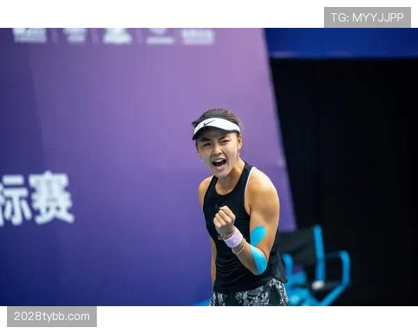 袁悦训练完直接啃鸡腿，这自律和放纵切换得也太丝滑了